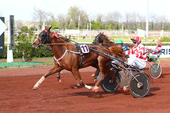 Photo d'arrivée de la course pmu PRIX DE L'UNAT à LYON LA SOIE le Mercredi 10 avril 2019