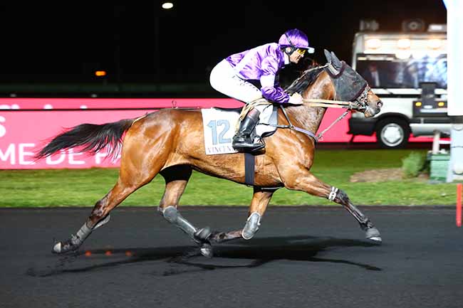 Photo d'arrivée de la course pmu PRIX CHLOE à PARIS-VINCENNES le Vendredi 12 avril 2019