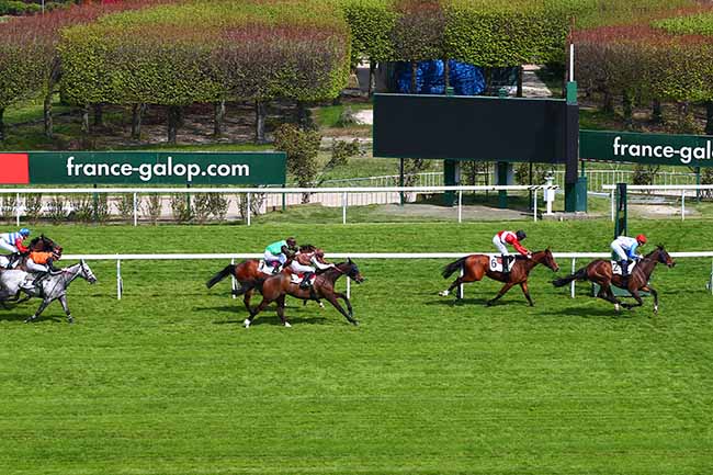 Photo d'arrivée de la course pmu PRIX DU CLUB DES GENTLEMEN-RIDERS ET CAVALIERES à SAINT-CLOUD le Vendredi 12 avril 2019
