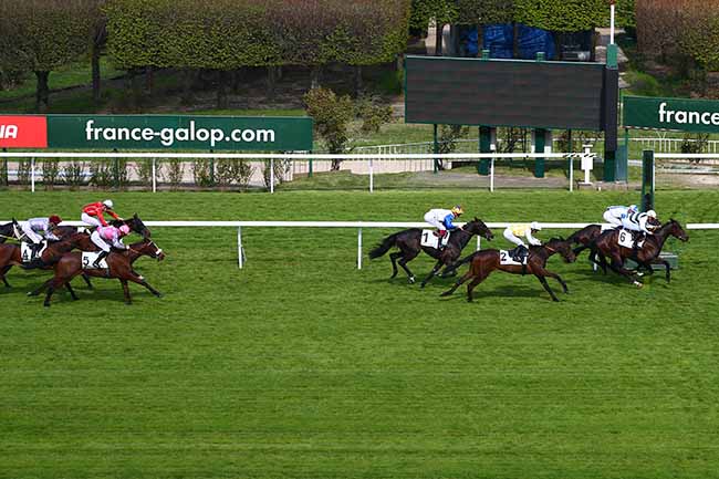 Photo d'arrivée de la course pmu PRIX DE LOUVECIENNES à SAINT-CLOUD le Vendredi 12 avril 2019