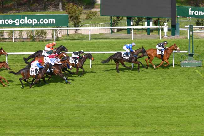 Photo d'arrivée de la course pmu PRIX DE CASTILLON à SAINT-CLOUD le Vendredi 12 avril 2019