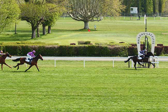 Photo d'arrivée de la course pmu PRIX RIEUR à MAISONS-LAFFITTE le Lundi 15 avril 2019