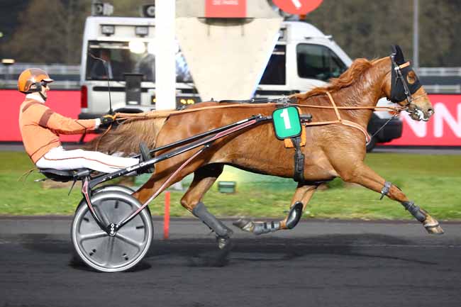 Photo d'arrivée de la course pmu PRIX EMMA à PARIS-VINCENNES le Mardi 16 avril 2019
