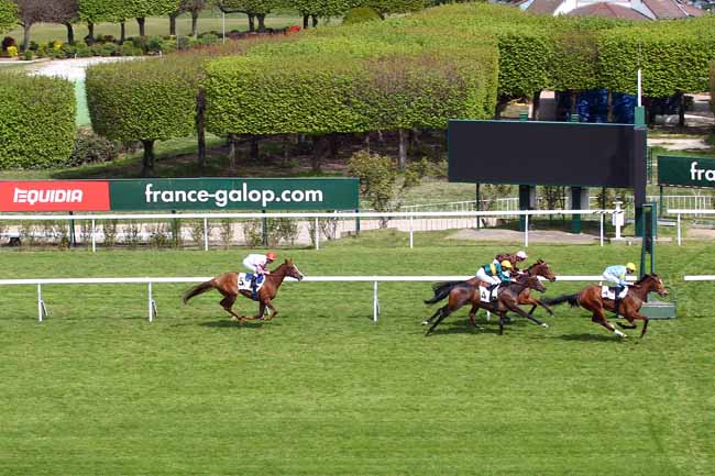 Photo d'arrivée de la course pmu PRIX LA TROIENNE à SAINT-CLOUD le Jeudi 18 avril 2019