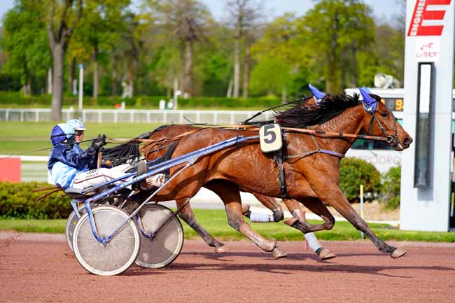 Photo d'arrivée de la course pmu PRIX DE LA PORTE DE SAINT-CLOUD à ENGHIEN le Jeudi 18 avril 2019