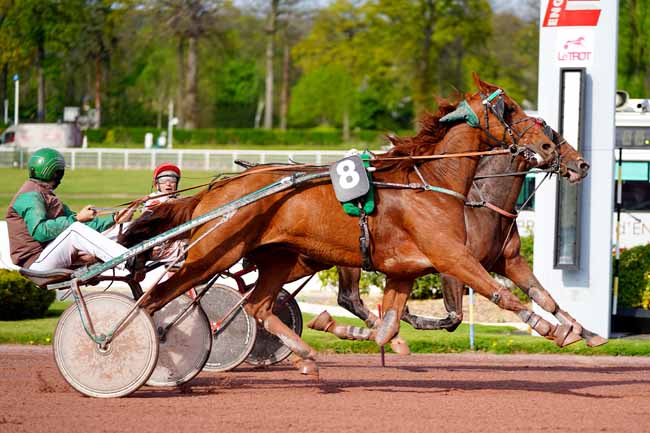 Photo d'arrivée de la course pmu PRIX DE BOULOGNE à ENGHIEN le Jeudi 18 avril 2019