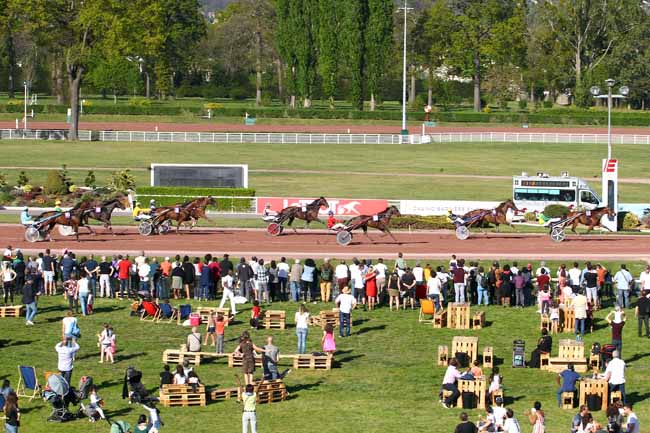Photo d'arrivée de la course pmu PRIX GASTON BRUNET à ENGHIEN le Samedi 20 avril 2019