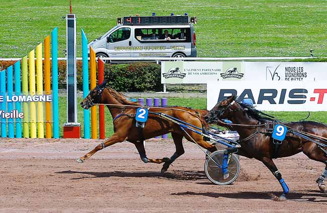 Photo d'arrivée de la course pmu PRIX DE BORDEAUX à BEAUMONT-DE-LOMAGNE le Mercredi 24 avril 2019