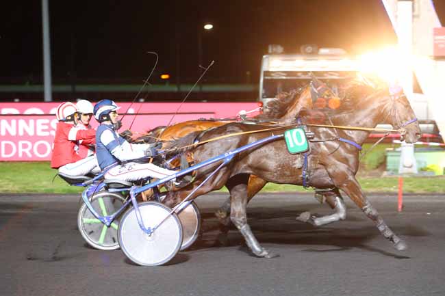 Photo d'arrivée de la course pmu PRIX MODESTIA à PARIS-VINCENNES le Vendredi 26 avril 2019