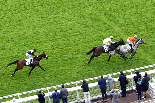 Photo d'arrivée de la course pmu GRANDE COURSE DE HAIES DE PRINTEMPS à AUTEUIL le Samedi 27 avril 2019