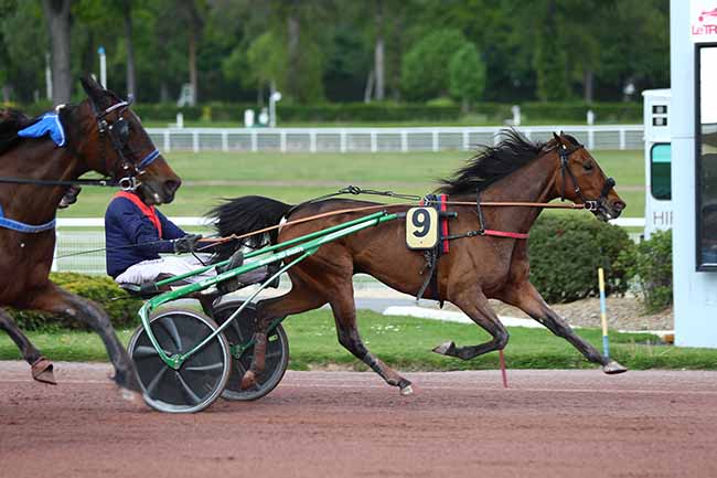 Photo d'arrivée de la course pmu PRIX DE MILLAU à ENGHIEN le Lundi 29 avril 2019