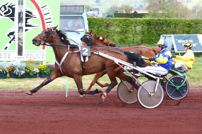 Photo d'arrivée de la course pmu PRIX SAINT-ETIENNE METROPOLE à SAINT GALMIER le Mardi 30 avril 2019