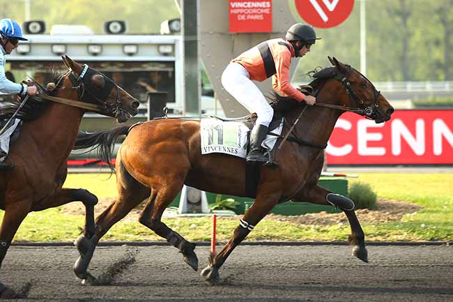 Photo d'arrivée de la course pmu PRIX HENRI CHRETIEN à PARIS-VINCENNES le Mardi 30 avril 2019