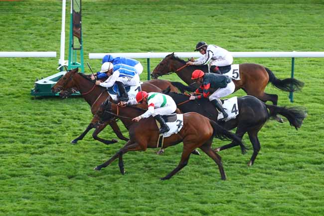 Photo d'arrivée de la course pmu PRIX GOLD RIVER - FONDS EUROPEEN DE L'ELEVAGE à LONGCHAMP le Samedi 4 mai 2019