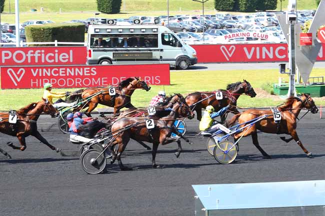 Photo d'arrivée de la course pmu CRITERIUM DES 4 ANS à PARIS-VINCENNES le Dimanche 5 mai 2019