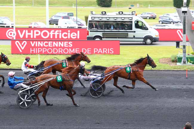 Photo d'arrivée de la course pmu PRIX KERJACQUES à PARIS-VINCENNES le Dimanche 5 mai 2019
