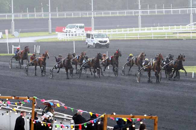 Photo d'arrivée de la course pmu PRIX D'ARPAJON à PARIS-VINCENNES le Dimanche 5 mai 2019