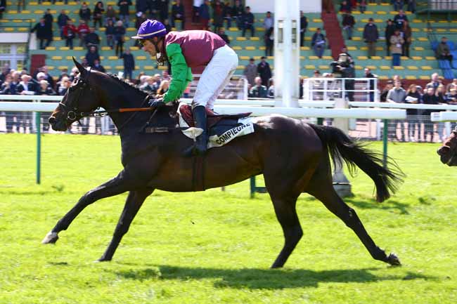 Photo d'arrivée de la course pmu PRIX ROMATI à COMPIEGNE le Dimanche 5 mai 2019