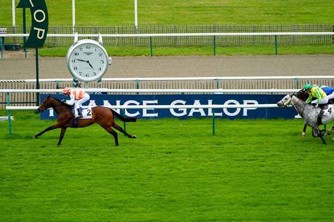 Photo d'arrivée de la course pmu PRIX DE RIVECOURT à CHANTILLY le Lundi 6 mai 2019