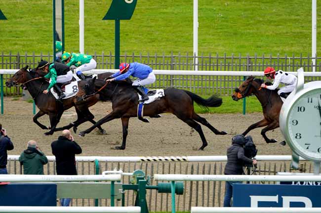 Photo d'arrivée de la course pmu PRIX DE LA ROUTE MANON à CHANTILLY le Lundi 6 mai 2019