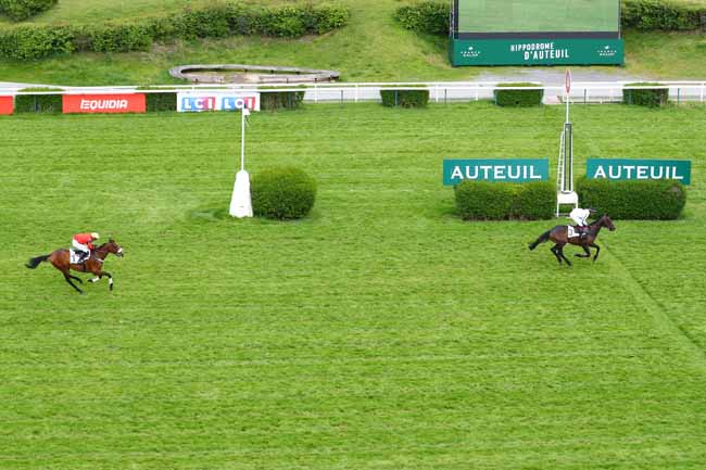 Photo d'arrivée de la course pmu PRIX JEAN DE LA ROCHEFOUCAULD à AUTEUIL le Lundi 6 mai 2019