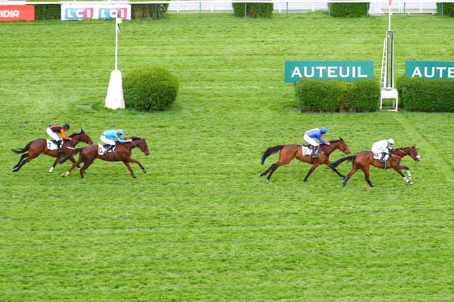 Photo d'arrivée de la course pmu PRIX DE PENTHIEVRE à AUTEUIL le Lundi 6 mai 2019