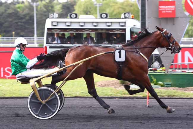 Photo d'arrivée de la course pmu PRIX DE FAULQUEMONT à PARIS-VINCENNES le Mardi 7 mai 2019