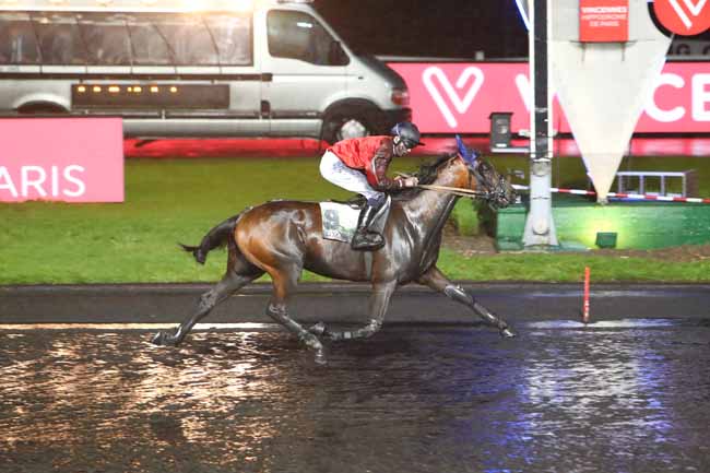 Photo d'arrivée de la course pmu PRIX FLORA à PARIS-VINCENNES le Vendredi 10 mai 2019