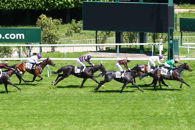 Photo d'arrivée de la course pmu PRIX DE LA FOUILLEUSE à SAINT-CLOUD le Lundi 13 mai 2019
