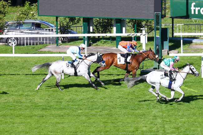 Photo d'arrivée de la course pmu PRIX DE LA LOMAGNE à SAINT-CLOUD le Lundi 13 mai 2019