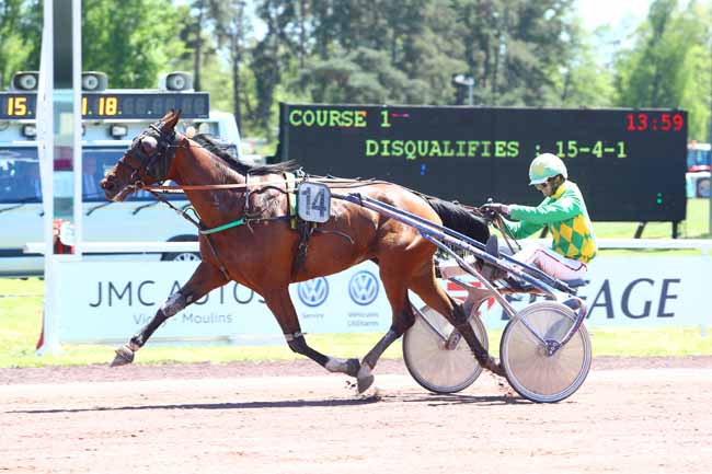 Photo d'arrivée de la course pmu PRIX DE SAINT-POURCAIN-SUR-SIOULE à VICHY le Mardi 14 mai 2019