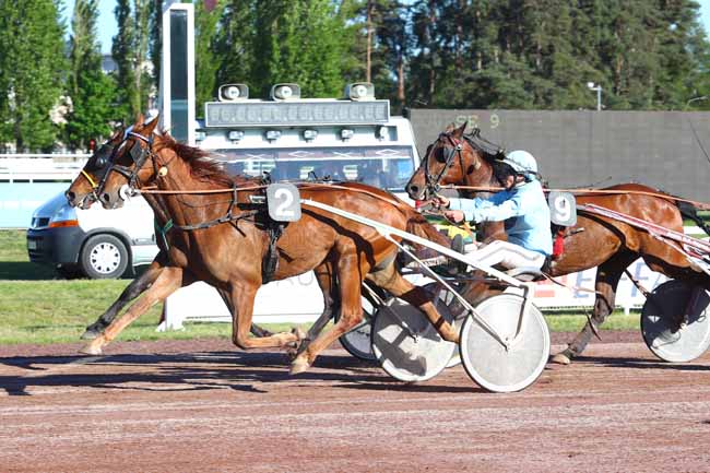 Photo d'arrivée de la course pmu PRIX DE SAINT-PONT à VICHY le Mardi 14 mai 2019