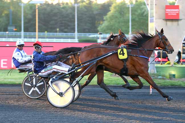 Photo d'arrivée de la course pmu PRIX MURZIM à PARIS-VINCENNES le Mardi 14 mai 2019