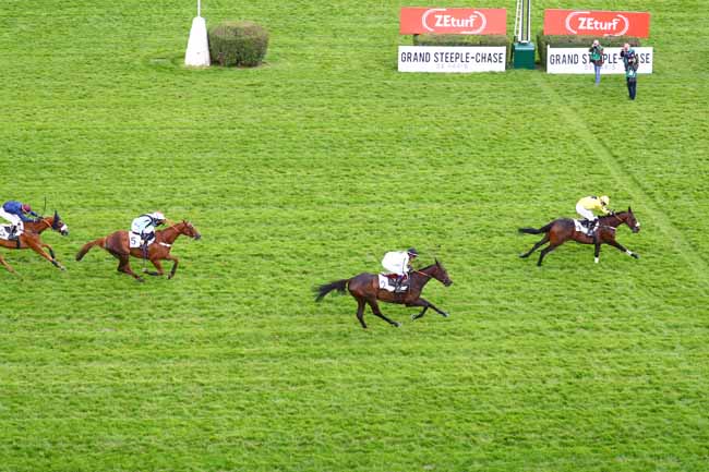 Photo d'arrivée de la course pmu PRIX D'ARLES à AUTEUIL le Samedi 18 mai 2019
