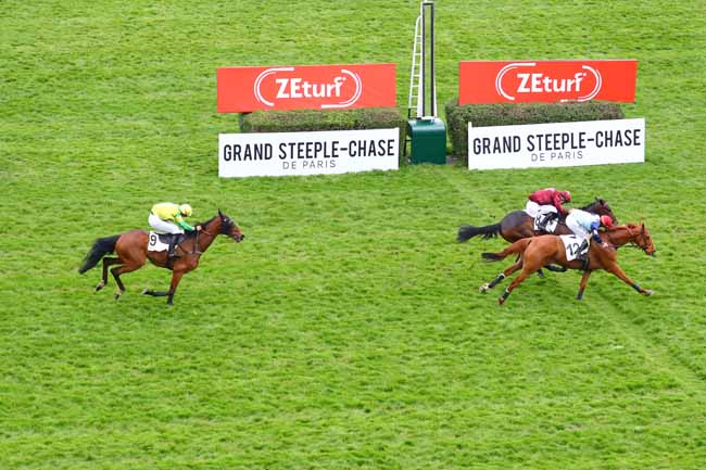 Photo d'arrivée de la course pmu PRIX POT D'OR à AUTEUIL le Samedi 18 mai 2019