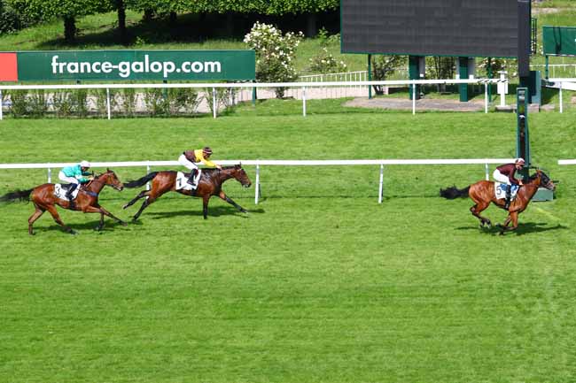 Photo d'arrivée de la course pmu PRIX DE VAUREAL à SAINT-CLOUD le Lundi 27 mai 2019