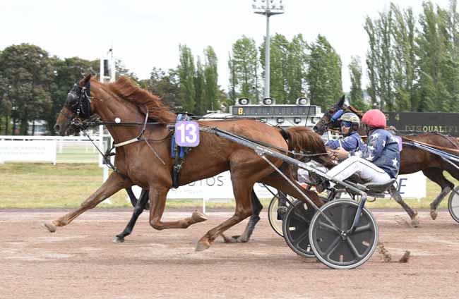 Photo d'arrivée de la course pmu PRIX DE GROSBOIS à VICHY le Mardi 4 juin 2019