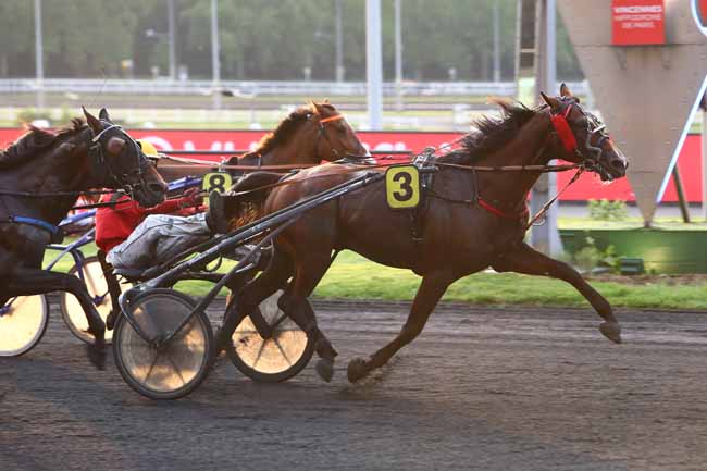 Photo d'arrivée de la course pmu PRIX EDBURGA à PARIS-VINCENNES le Mardi 4 juin 2019