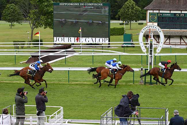 Photo d'arrivée de la course pmu PRIX ATALANTE à COMPIEGNE le Vendredi 7 juin 2019