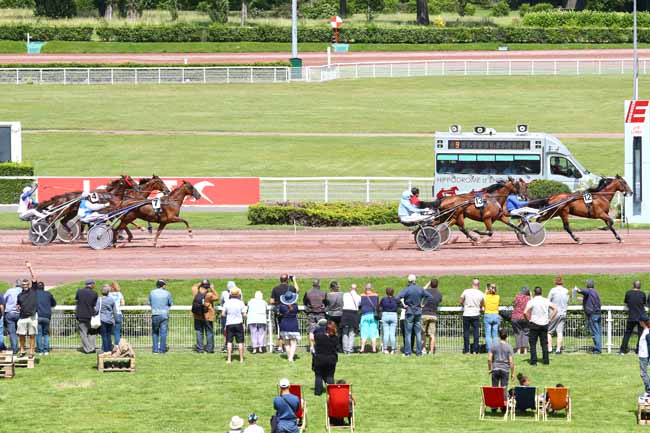 Photo d'arrivée de la course pmu PRIX DE NEW YORK à ENGHIEN le Samedi 15 juin 2019