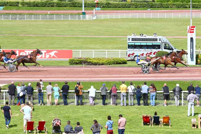 Photo d'arrivée de la course pmu PRIX DE LA PLACE DES VICTOIRES à ENGHIEN le Samedi 15 juin 2019