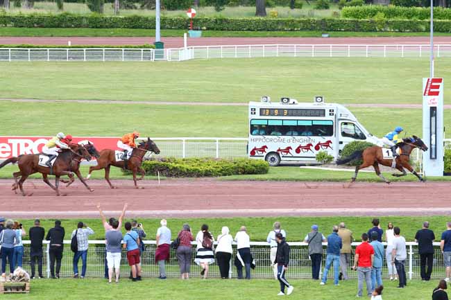 Photo d'arrivée de la course pmu PRIX DE LA PLACE BALARD à ENGHIEN le Samedi 15 juin 2019