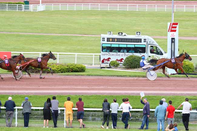 Photo d'arrivée de la course pmu PRIX DES INVALIDES à ENGHIEN le Samedi 15 juin 2019