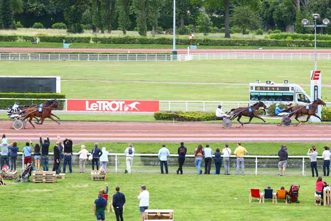 Photo d'arrivée de la course pmu PRIX DE LEVET à ENGHIEN le Samedi 15 juin 2019