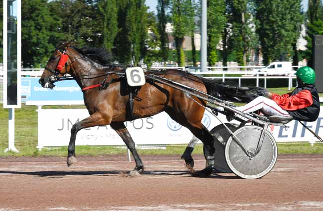 Photo d'arrivée de la course pmu PRIX DE GERZAT à VICHY le Lundi 17 juin 2019