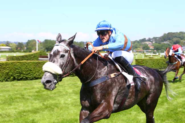 Photo d'arrivée de la course pmu PRIX REVENGE à CLAIREFONTAINE le Lundi 17 juin 2019