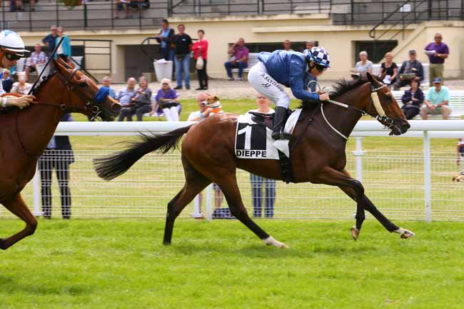 Photo d'arrivée de la course pmu PRIX CHARLES DELARUE à DIEPPE le Mardi 18 juin 2019