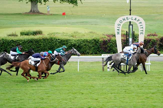 Photo d'arrivée de la course pmu PRIX DE LA PLACE DU CHATEAU à MAISONS-LAFFITTE le Mercredi 19 juin 2019