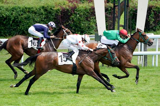 Photo d'arrivée de la course pmu PRIX DE LA PLACE WAGRAM à MAISONS-LAFFITTE le Mercredi 19 juin 2019