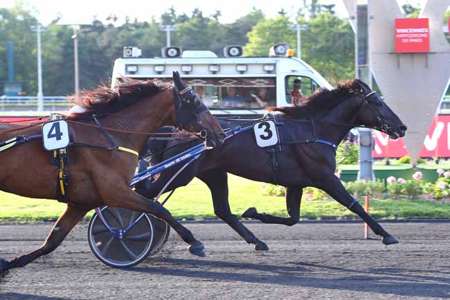 Photo d'arrivée de la course pmu PRIX CLEMENTINA à PARIS-VINCENNES le Vendredi 21 juin 2019